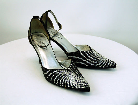 Glamorous heels with beads and sequins black silver diva shoes pointed toe slingback Size 8.5 W