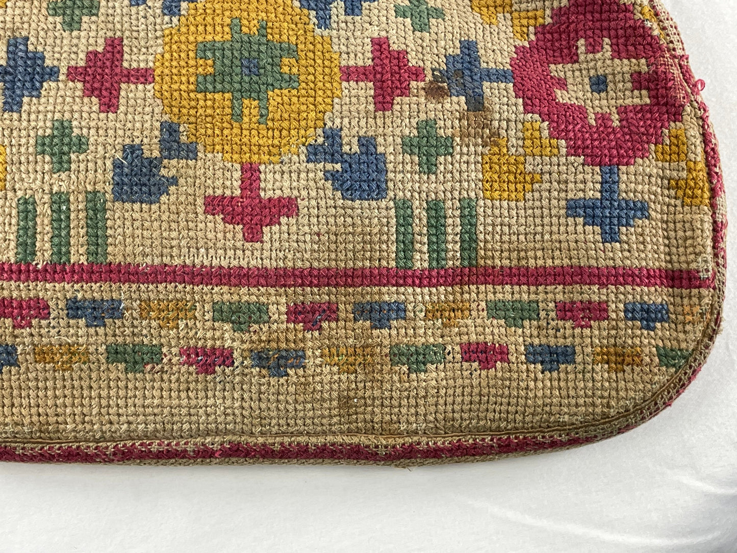 1900s 1910s needlepoint purse arts and crafts design carved floral metal frame chain handle