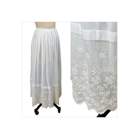 Edwardian white skirt with embroidered scalloped flounce hem Size 26 waist