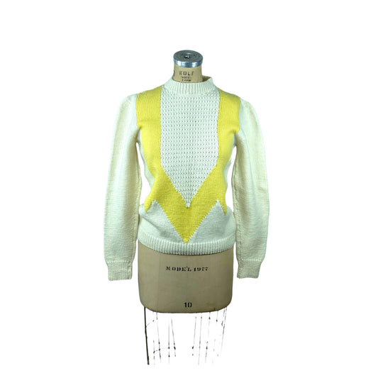 1960s hand knit pullover sweater in yellow and white Size M/L