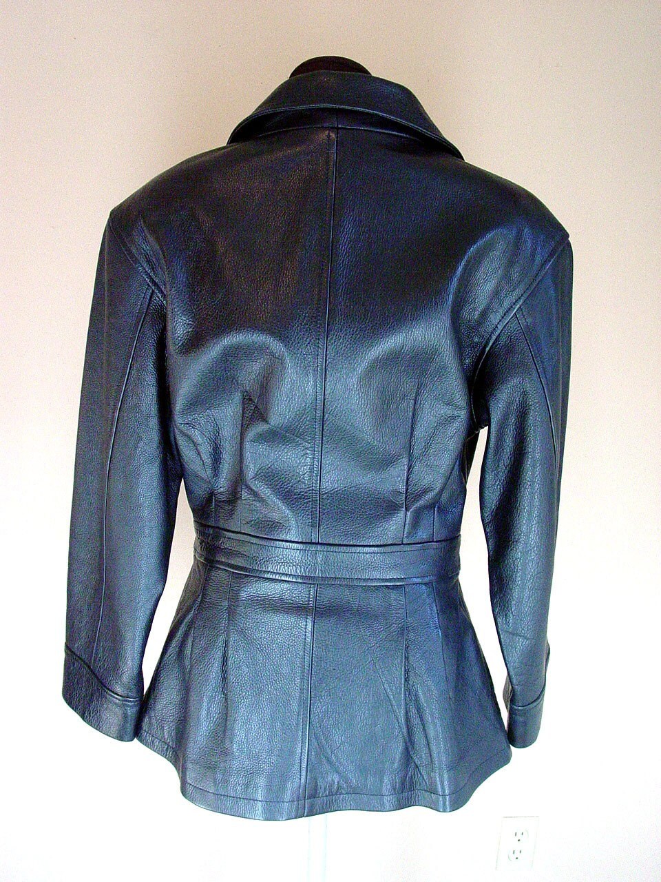 Vintage black leather jacket, fitted leather jacket, biker jacket, front zipper, MINT condition, Size M, 1990s