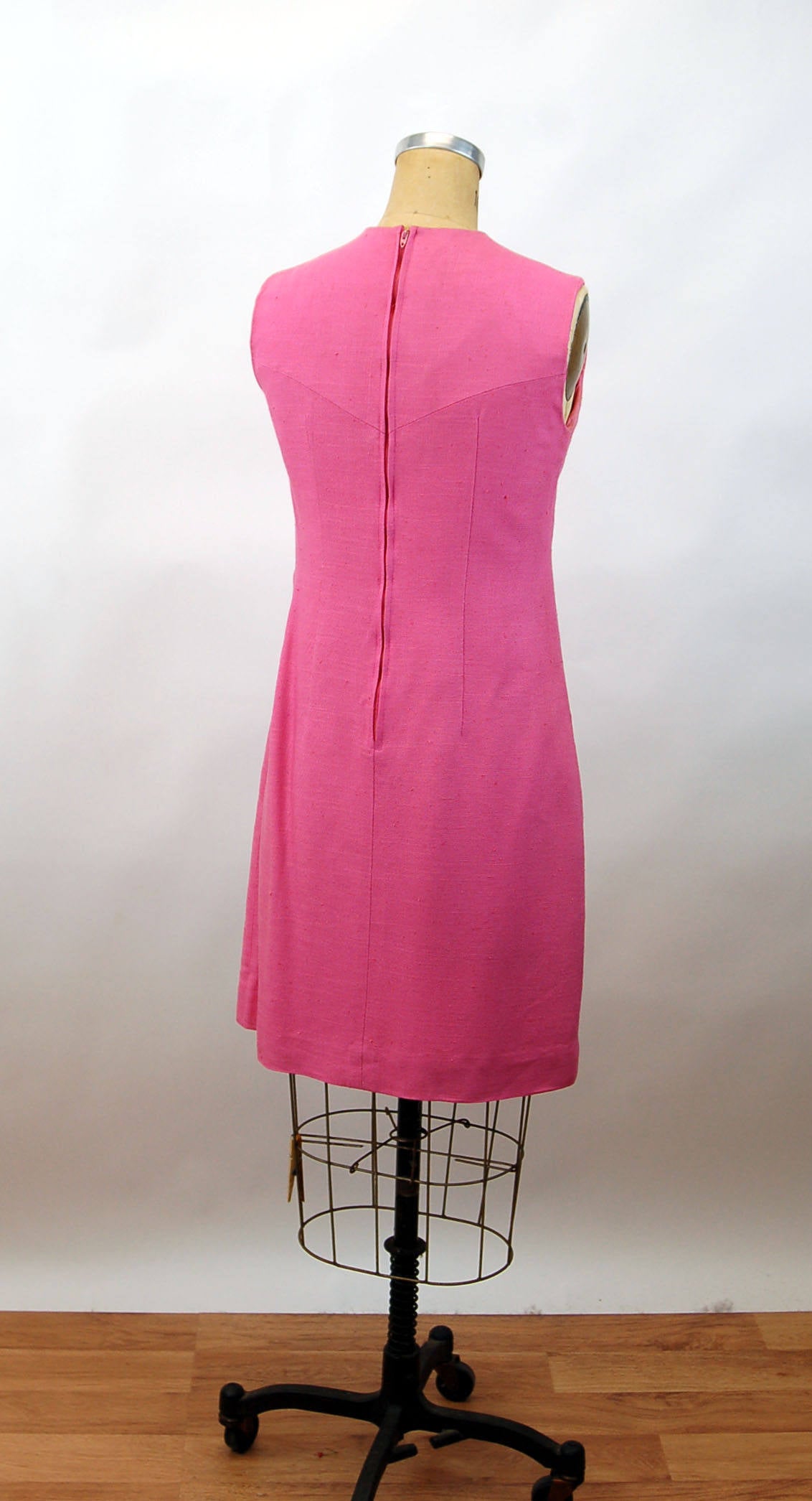 1960s linen dress shift dress summer dress pink embroidered dress Pamela Martin Size M