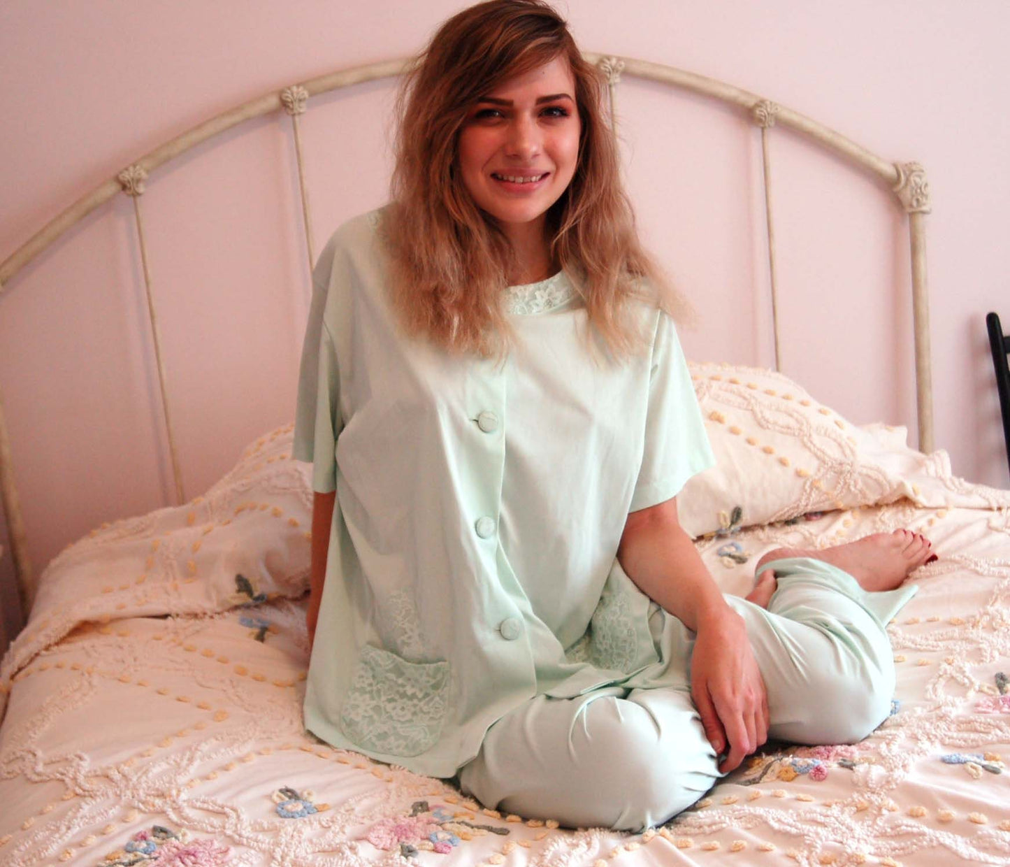 1960s pajamas nylon mint green with lace pockets and collar Elastic waist Size L