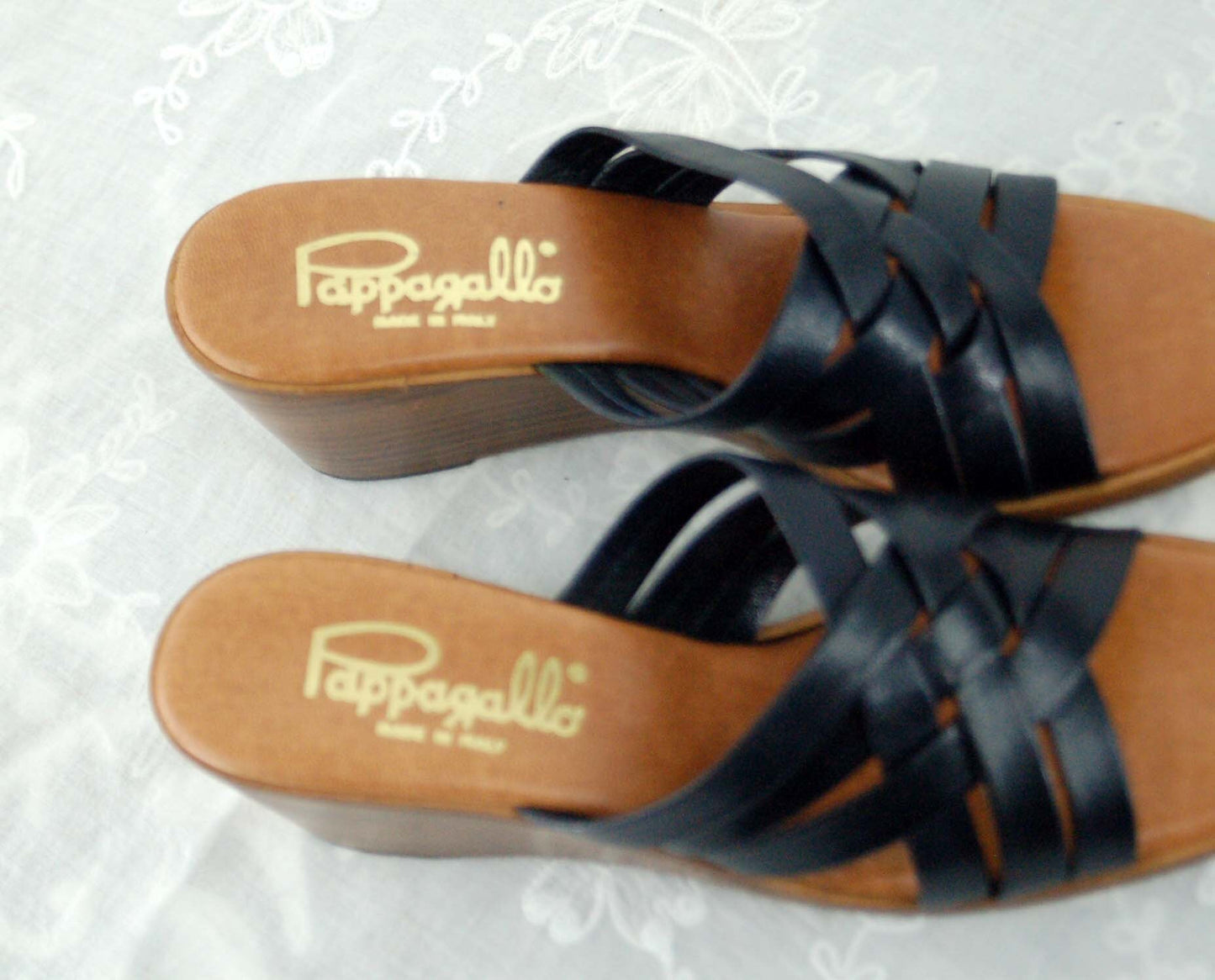 1970s sandals wedge heel navy blue woven leather open toe stacked wood heel Pappagallo Size 8 1/2N