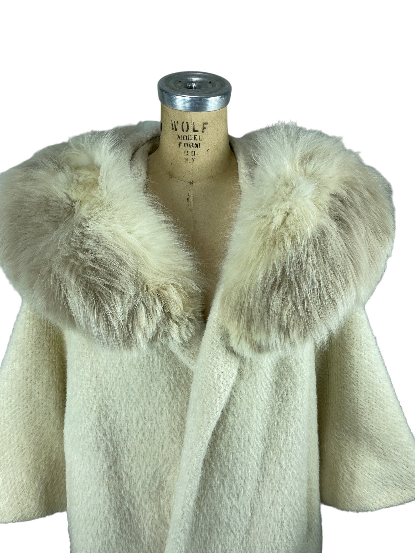 1950s ivory wool coat with large fur collar Size L