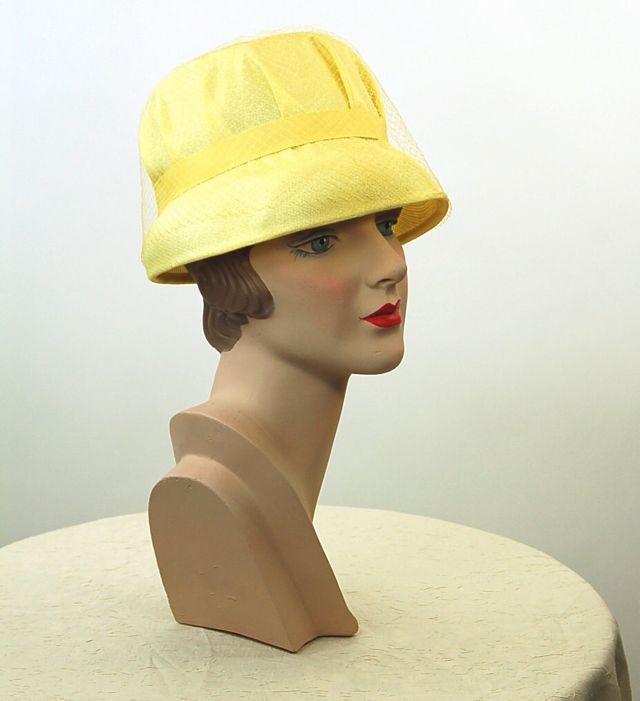1960s cloche hat, yellow hat, flower pot style hat with netting, tall hat, Size 21.5