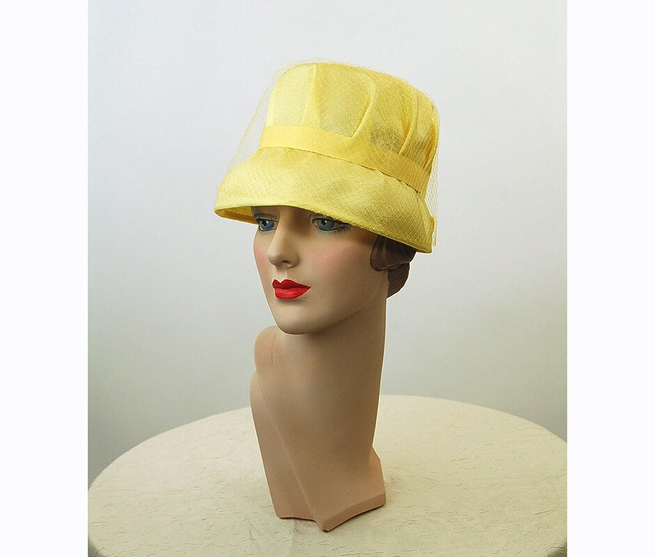 1960s cloche hat, yellow hat, flower pot style hat with netting, tall hat, Size 21.5