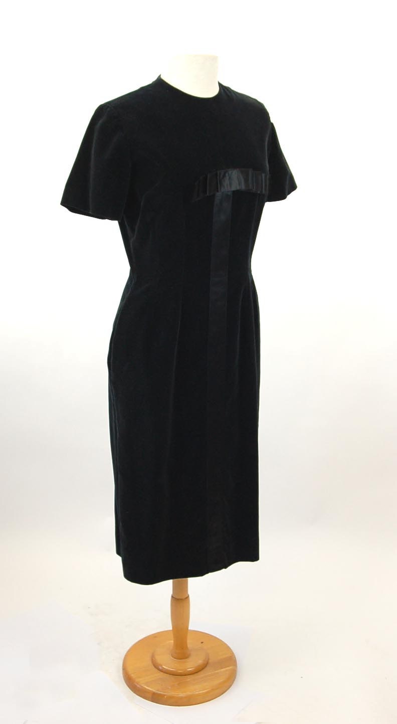 1960s velvet dress Bobbie Brooks satin bow wiggle dress cocktail dress Size M